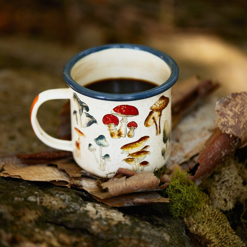 retro-look mug with mushrooms