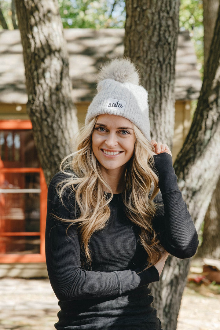 Ridge Line Pom Beanie - Grey